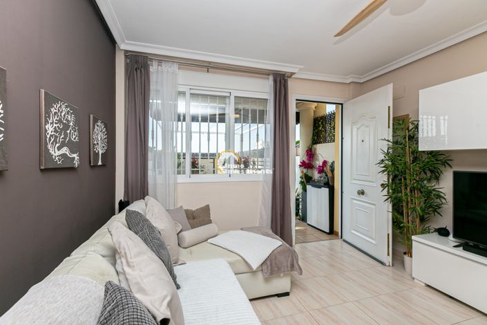 Image No.8-2 Bed Townhouse for sale