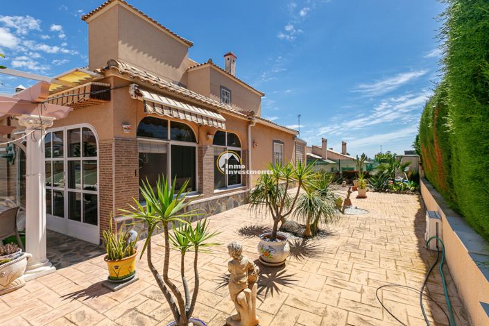 Image No.2-Villa de 4 chambres à vendre à La Zenia
