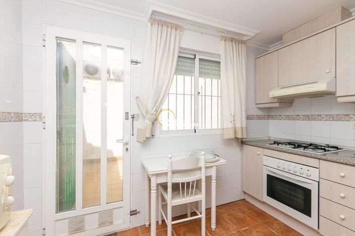 Image No.17-2 Bed Townhouse for sale