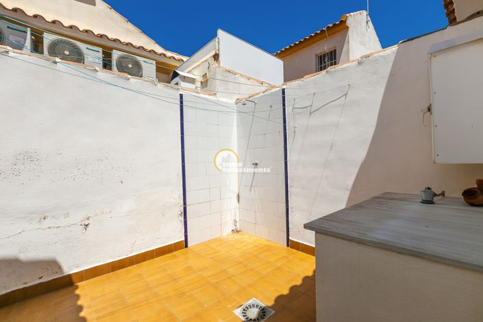 Image No.21-2 Bed Townhouse for sale