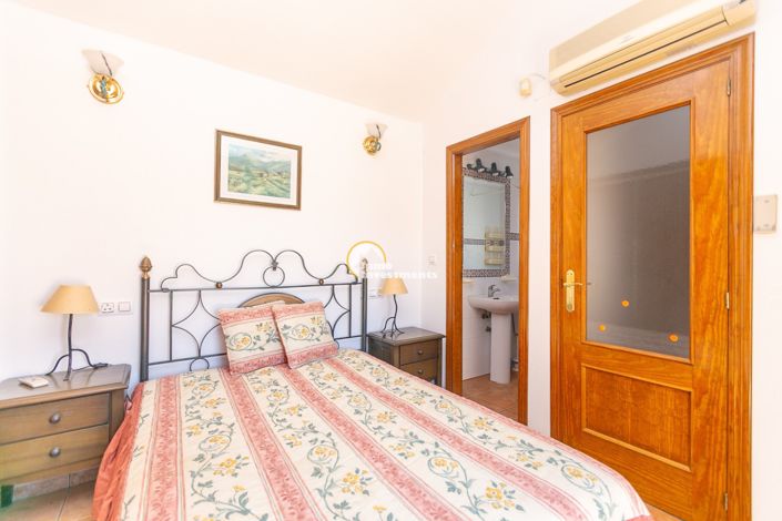 Image No.33-2 Bed Townhouse for sale