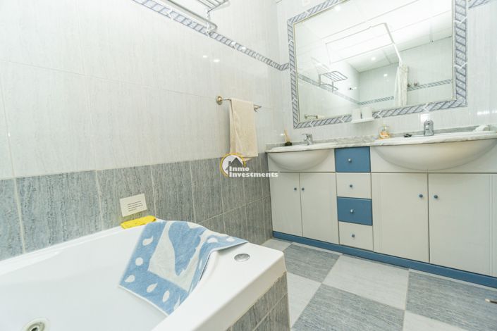 Image No.21-3 Bed Townhouse for sale