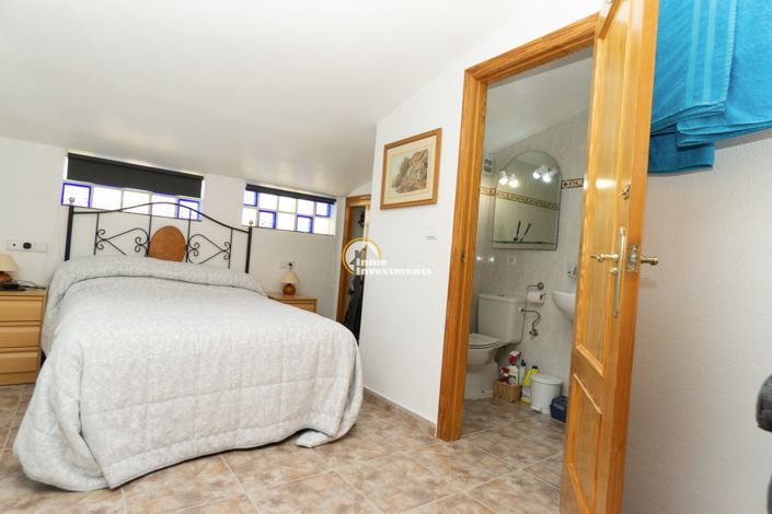 Image No.26-3 Bed Townhouse for sale