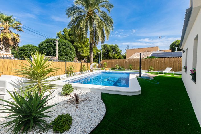 Image No.3-4 Bed Villa for sale
