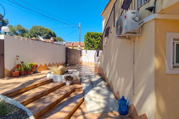 Image No.20-3 Bed Villa for sale
