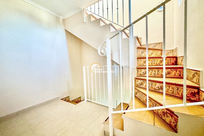 Image No.18-3 Bed Townhouse for sale