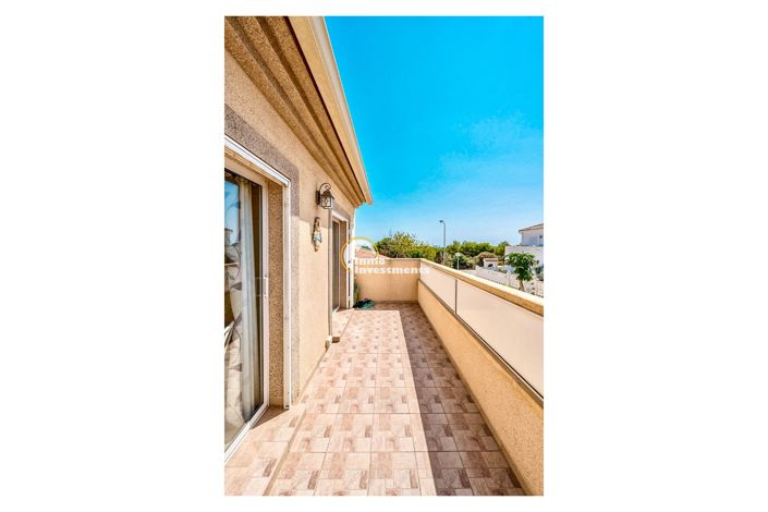 Image No.19-3 Bed Townhouse for sale