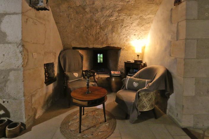 Image No.20-14 Bed Chateaux for sale