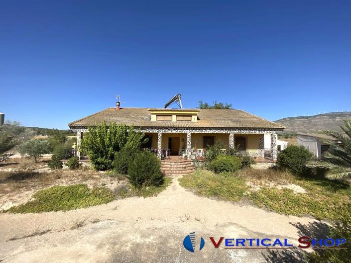 Image No.2-Propriété de pays de 6 chambres à vendre à Caudete