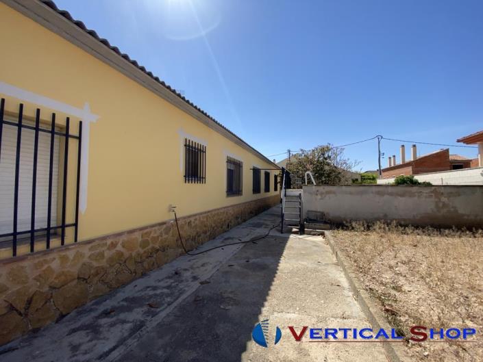 Image No.9-6 Bed Chalet for sale