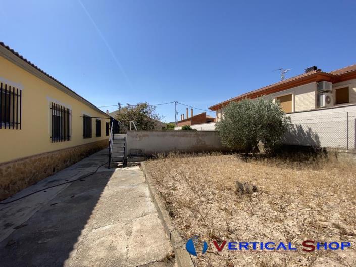 Image No.10-6 Bed Chalet for sale