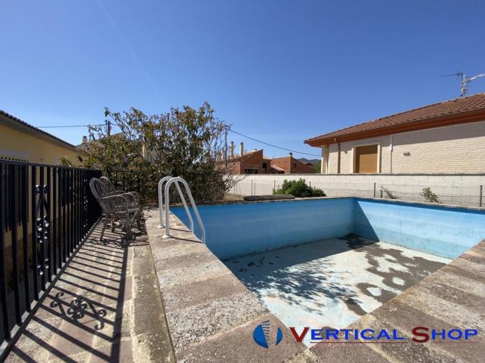 Image No.15-6 Bed Chalet for sale