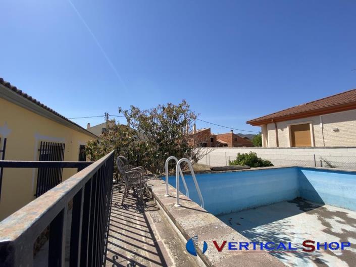 Image No.17-6 Bed Chalet for sale