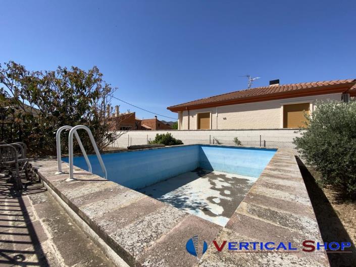 Image No.16-6 Bed Chalet for sale