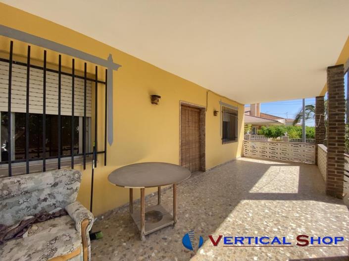 Image No.8-6 Bed Chalet for sale