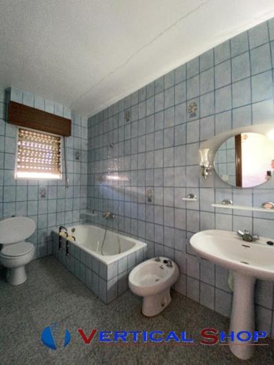 Image No.38-6 Bed Chalet for sale