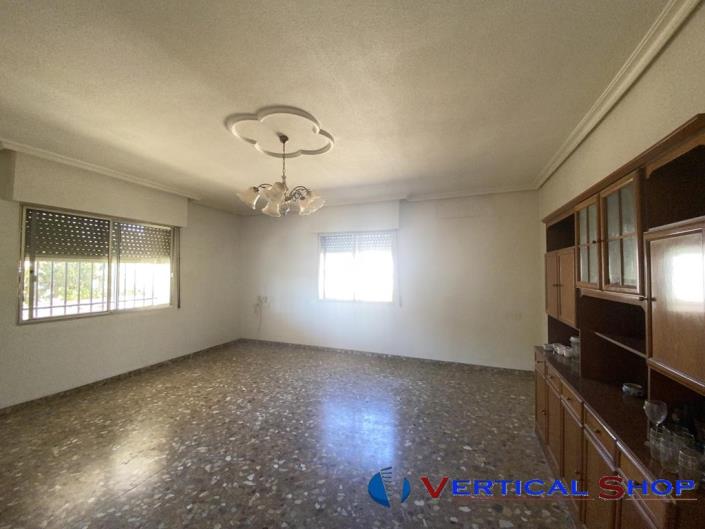 Image No.28-6 Bed Chalet for sale