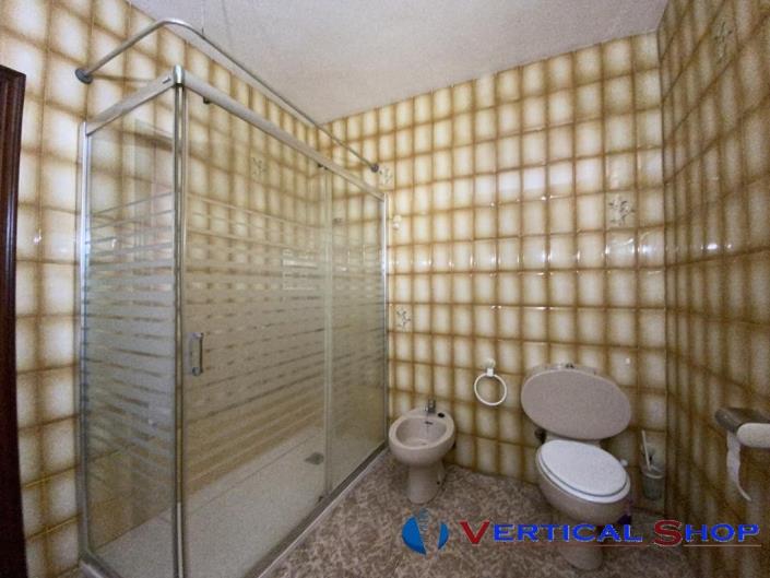 Image No.40-6 Bed Chalet for sale