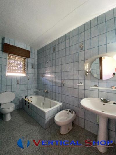 Image No.37-6 Bed Chalet for sale