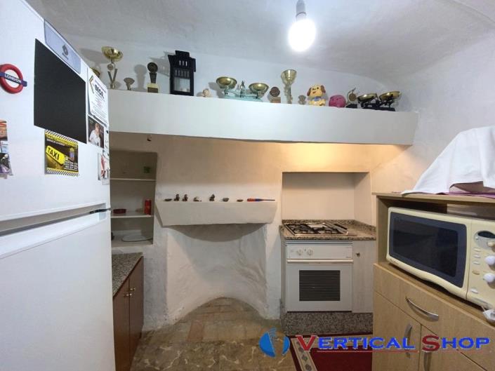 Image No.13-8 Bed Townhouse for sale