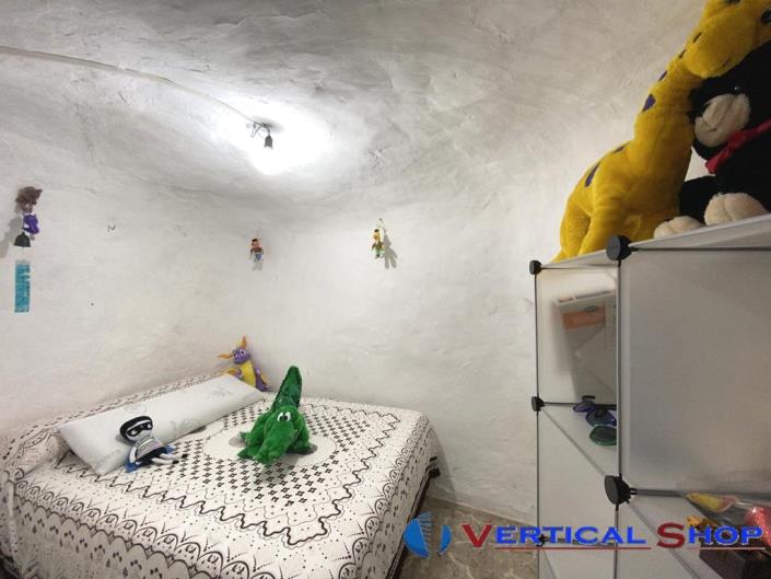 Image No.16-8 Bed Townhouse for sale