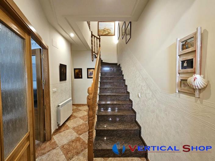 Image No.3-4 Bed Townhouse for sale