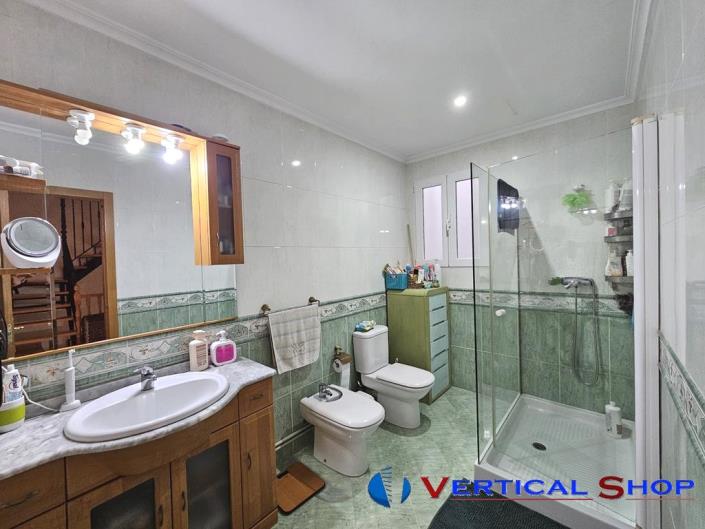 Image No.11-4 Bed Townhouse for sale