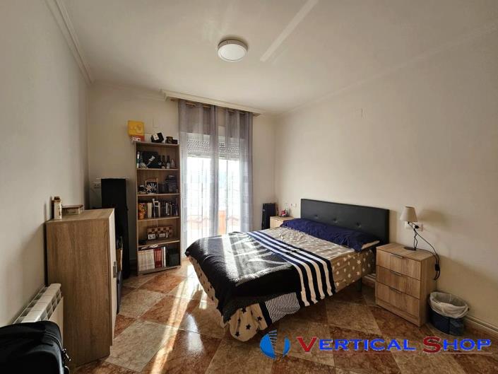 Image No.12-4 Bed Townhouse for sale