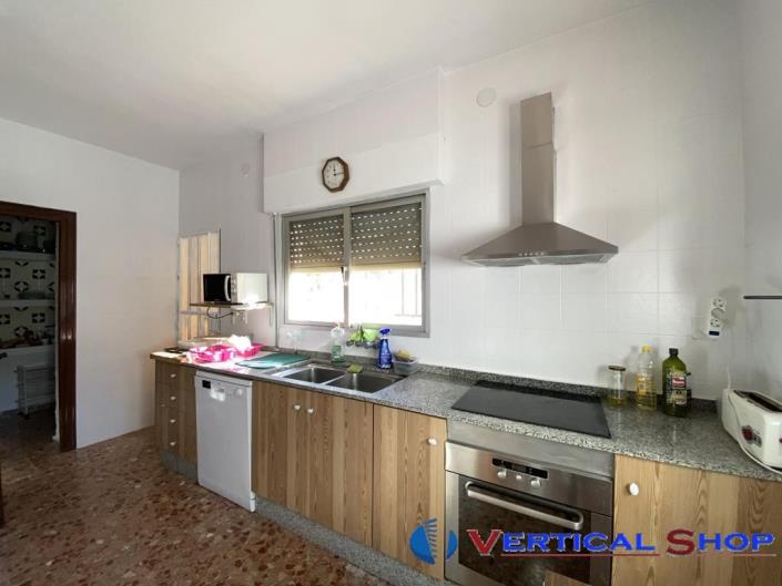 Image No.6-5 Bed Country Property for sale