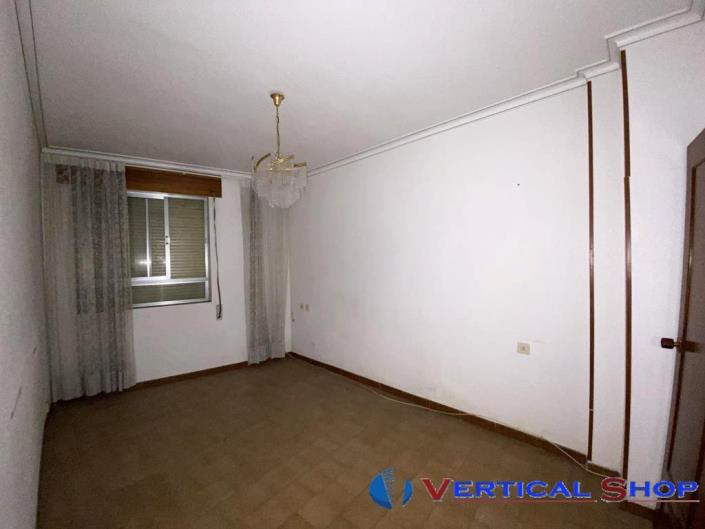 Image No.16-6 Bed Townhouse for sale