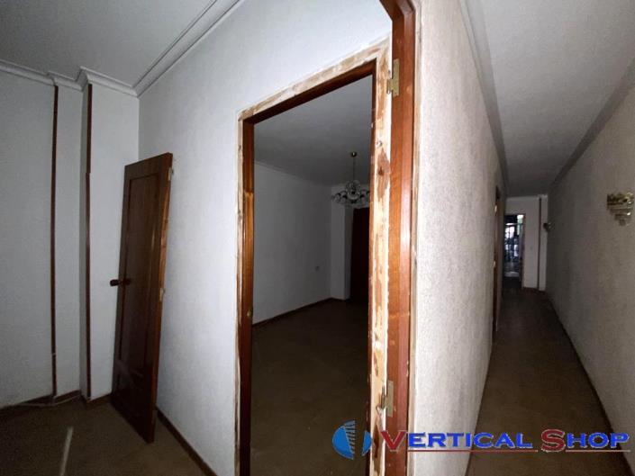 Image No.8-6 Bed Townhouse for sale