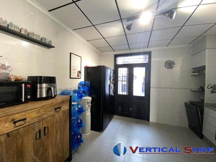 Image No.12-4 Bed Townhouse for sale