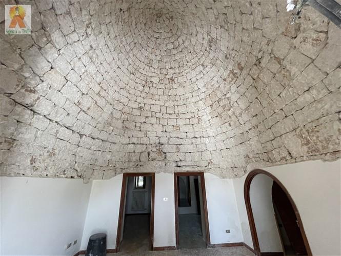 Image No.12-4 Bed Farmhouse for sale