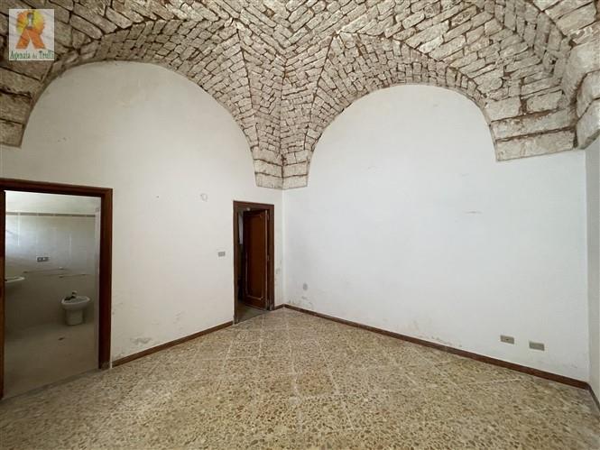 Image No.22-4 Bed Farmhouse for sale