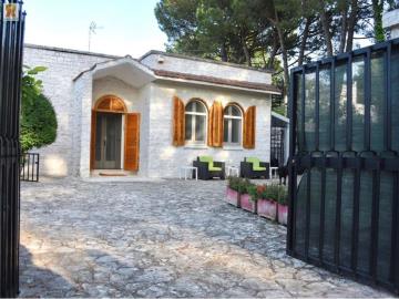 Villa / Détaché de 4 chambres à vendre à Fasano