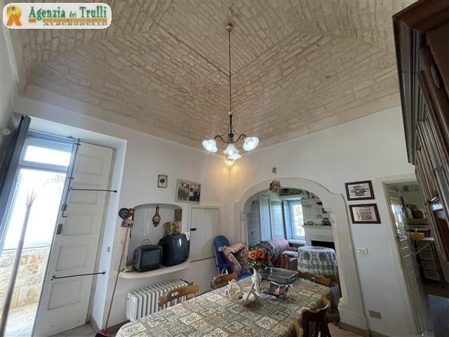 Image No.17-4 Bed Farmhouse for sale