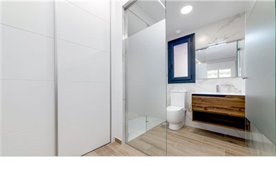 ncpgbhr3wcjclaudiaiibathroom1