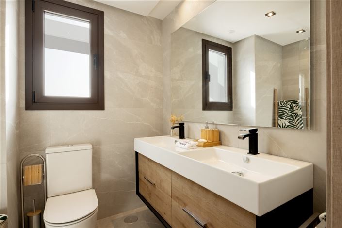 Image No.14-3 Bed Townhouse for sale