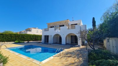 Detached Villa For Sale  in  Peyia - St. George