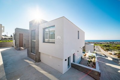 Detached Villa For Sale  in  Chlorakas