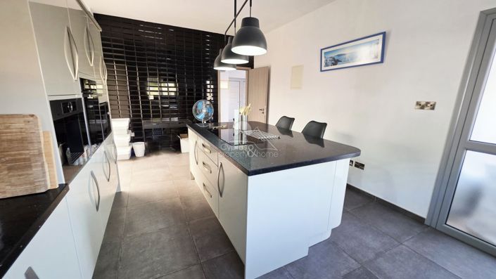 Image No.15-3 Bed Villa for sale