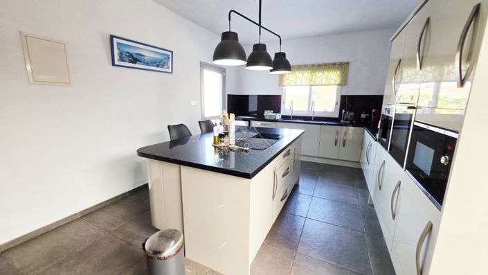 Image No.18-3 Bed Villa for sale