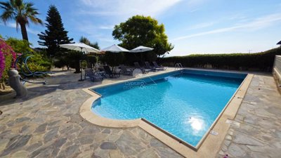 Detached Villa For Sale  in  Peyia