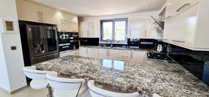 Image No.9-6 Bed Villa for sale