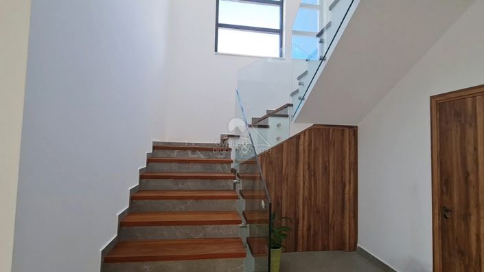 Image No.11-6 Bed Villa for sale