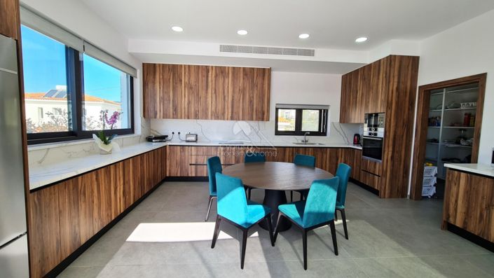 Image No.3-6 Bed Villa for sale