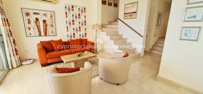 Frontline Villa in Coral Bay