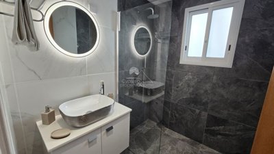 Apartment For Sale  in  Peyia