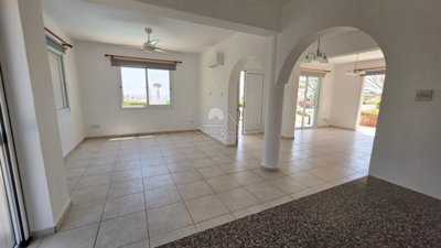 Detached Villa For Sale  in  Peyia - Sea Caves