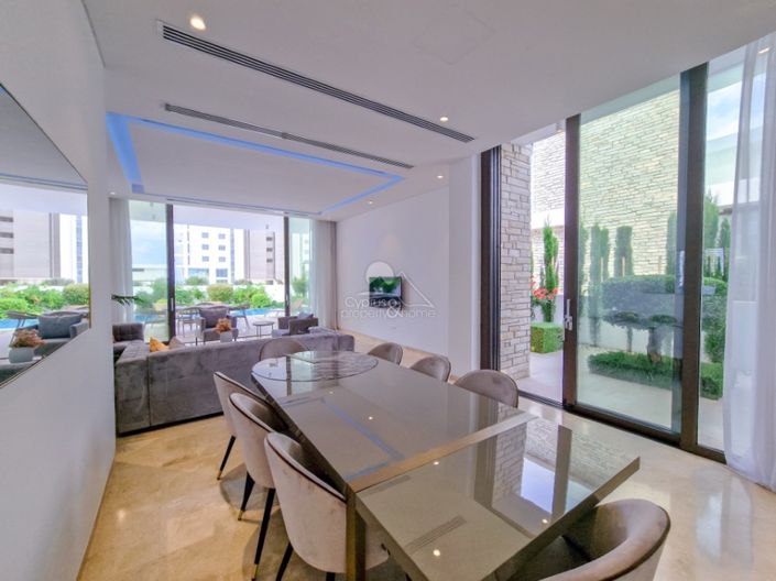 Image No.8-5 Bed Villa for sale